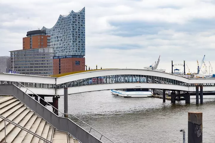 Hafenkante Tour - Unterwegs am Wasser - Second Medium