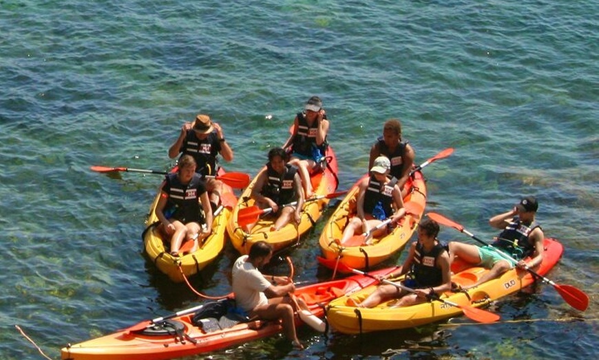 Image 2: Excursión Guiada Kayak y Snorkel en la Costa Brava: Sant Feliu