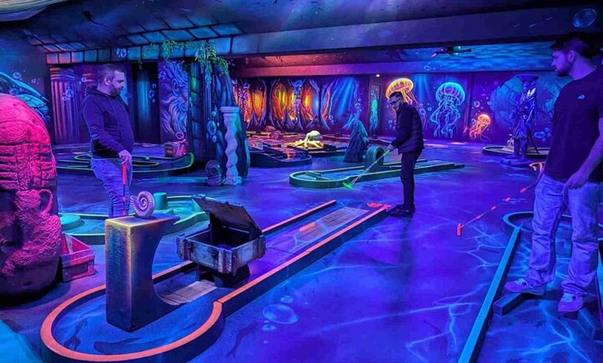 Image 1: Billet 45min Jeu - Minigolf fluorescent sous l'océan