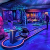 Image 2: Paris - Combo Salle d'escalade d'une journée et minigolf fluorescent