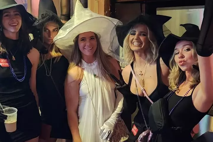 Ghost Tour and Haunted Pub Crawl Party with Free Shot!