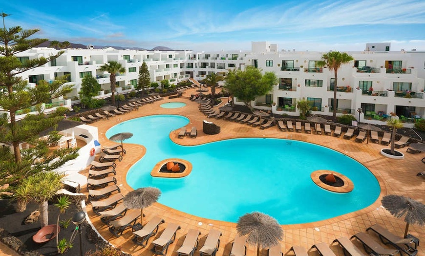 Image 18: ✈ LANZAROTE | Costa Teguise - Galeón Playa 3*, 4 nachten - Stadscen...