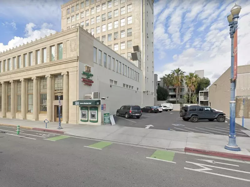 Parking at [SL10] 121 East 3rd St. Lot