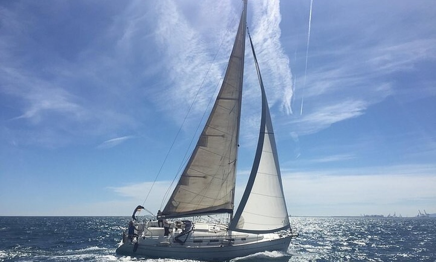 Image 9: Vermut en Catamarán Una Experiencia Gastronómica en Barcelona