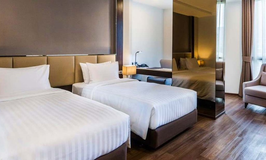 Image 3: ✈ MIDDEN VAN THAILAND | Bangkok - SureStay Plus Hotel by Best Weste...