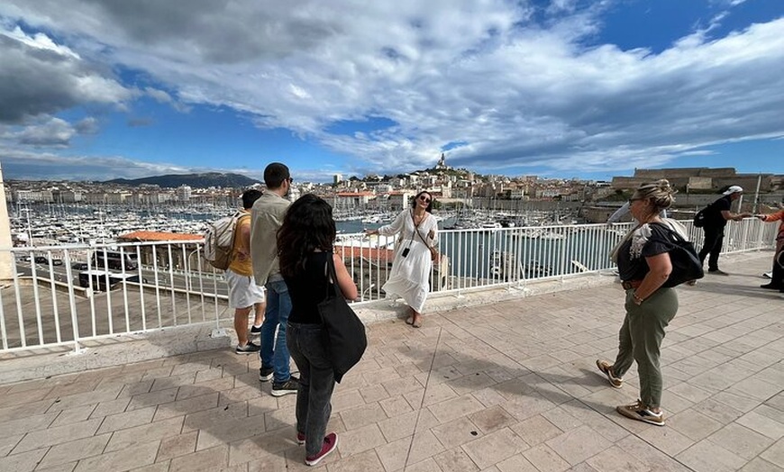 Image 1: Marseille Phocéenne Ville Naissance avec un acteur Fun Visite guidée