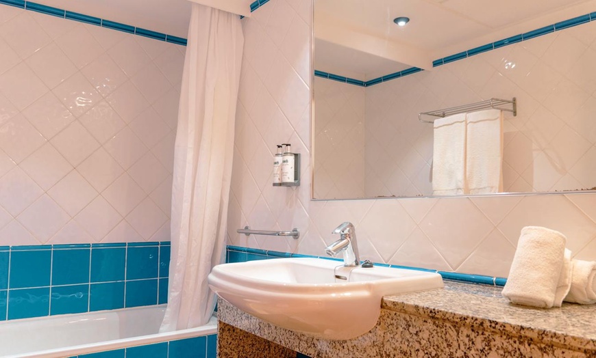 Image 3: ✈ IBIZA | Bahía de Sant Antoni - Rosamar Ibiza Hotel 3* - Appart'hôtel
