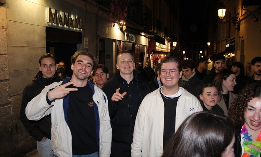 Image 18: Pubcrawl de Halloween en Madrid – Barra libre, chupitos y entrada V...