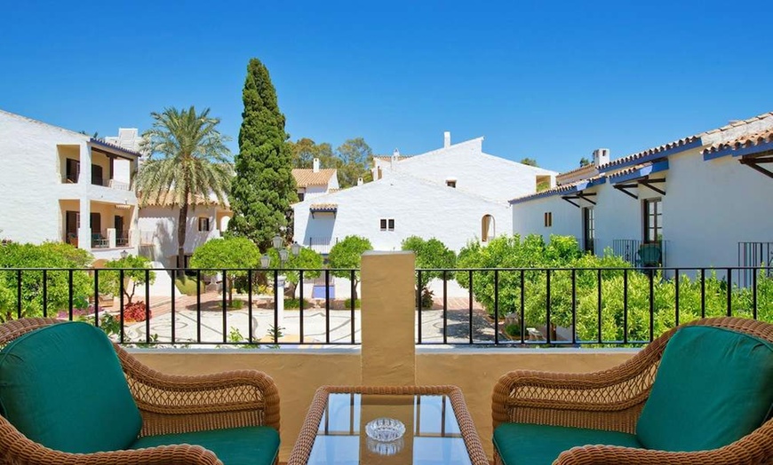 Image 13: ✈ COSTA DEL SOL | Marbella - BlueBay Banús 4*, 3 Nächte - Außenpool