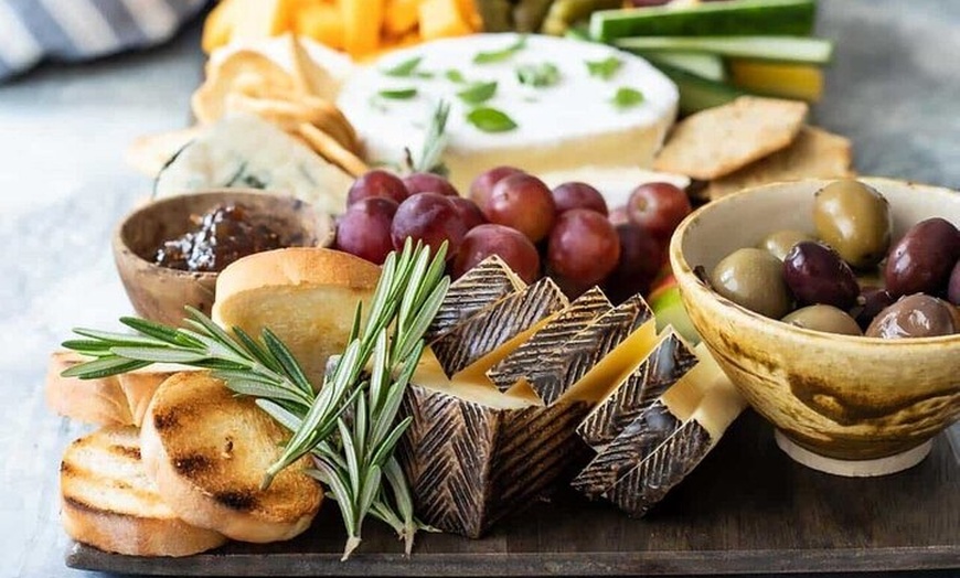 Image 4: Tour de tapas vegetarianas y comida a pie en Gracia