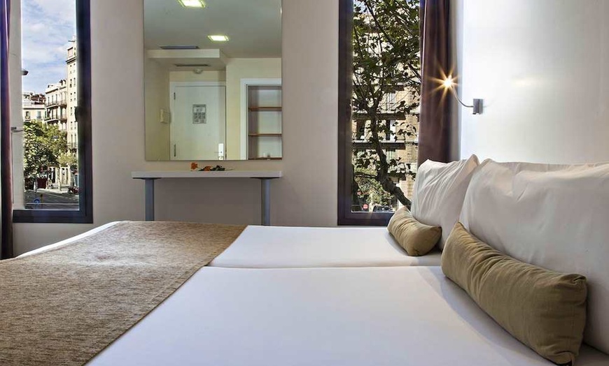 Image 1: ✈ SPAGNA | Barcellona - BCN Urban Hotels Del Comte 2* - City break