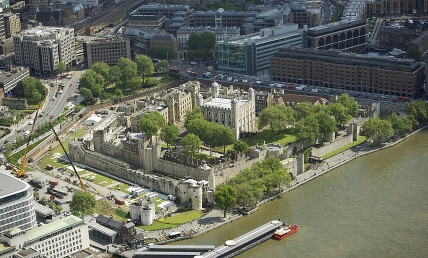 Image 7: Panoramic London Tour with Tower of London and Hever Castle