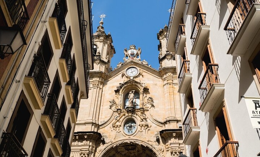 Image 4: Tour a pie por San Sebastián con pintxo y bebida