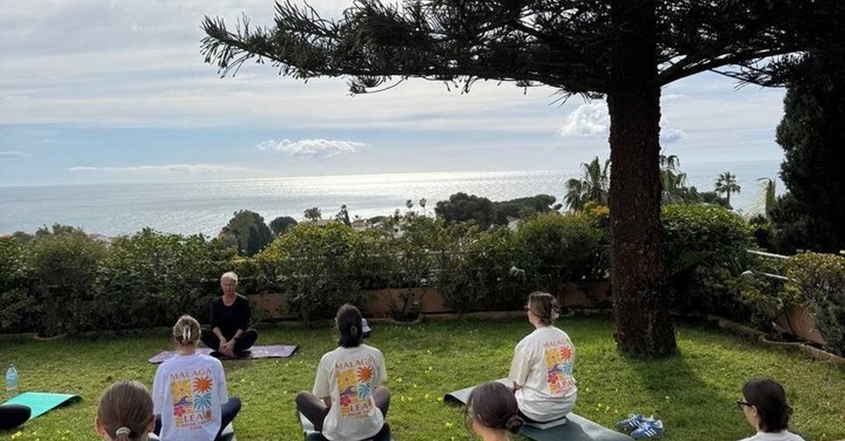 Clase privada de yoga o pilates para despedida de soltera en Marbella