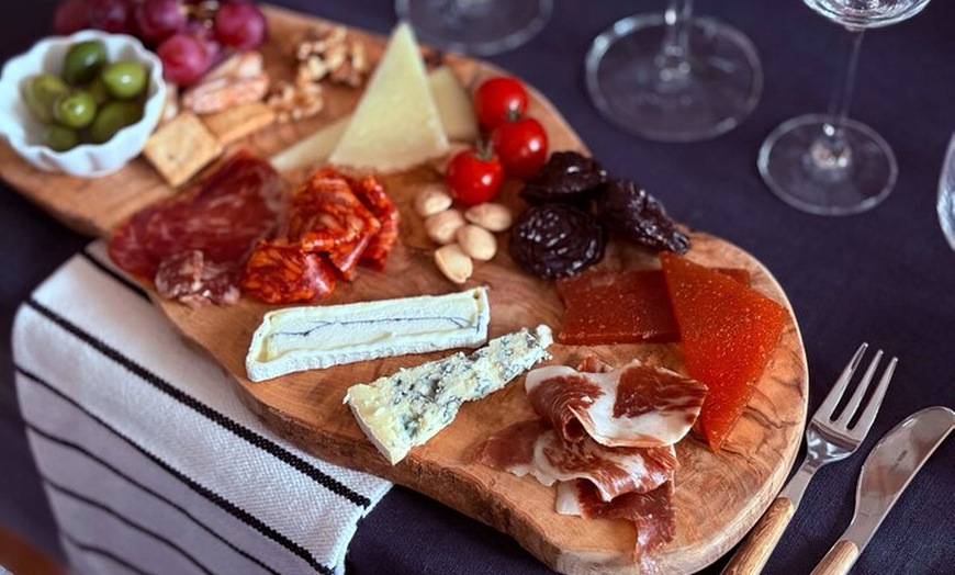 Image 4: Vinos y maravillas: Una cata española en una galería de arte privada