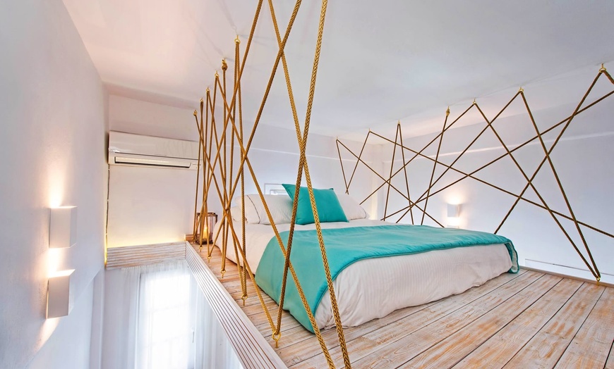 Image 7: ✈ SANTORIN | Fira - Athina Luxury Suites 5* - Vue panoramique
