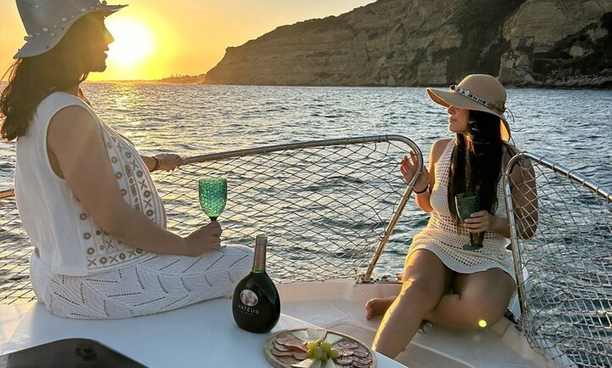 Image 17: Tour Privado en Barco por Trafalgar,Cádiz con Aperitivo y Snorkel