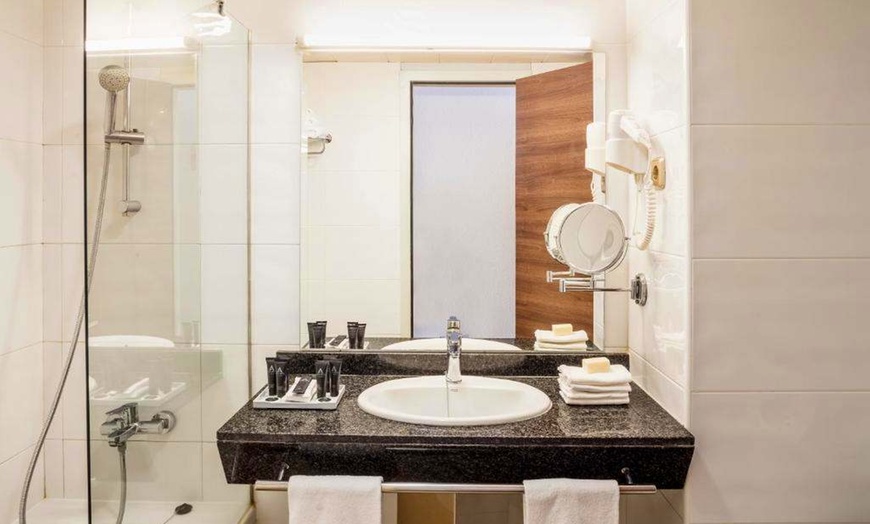 Image 7: ✈ COSTA BARCELONA | Santa Susanna - Aqua Hotel Aquamarina & SPA 4* ...