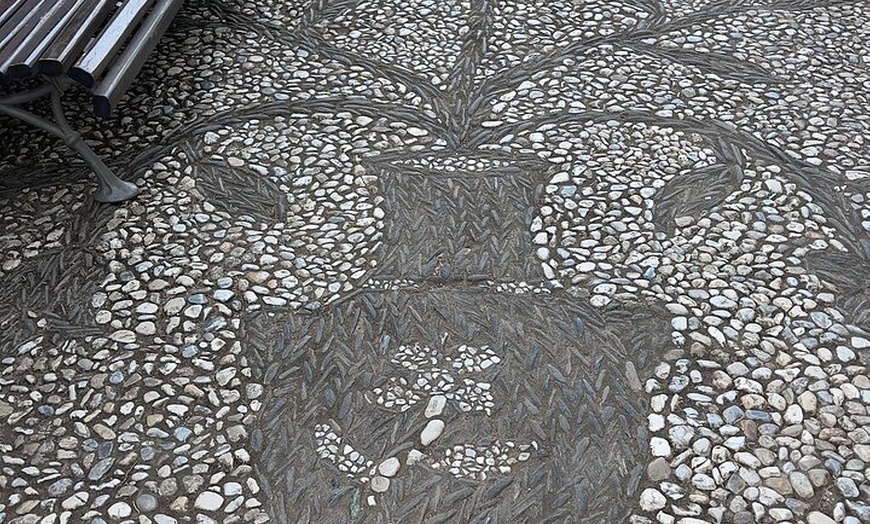 Image 5: Entradas de La Alhambra con Palacios Nazaríes +Tren Turístico