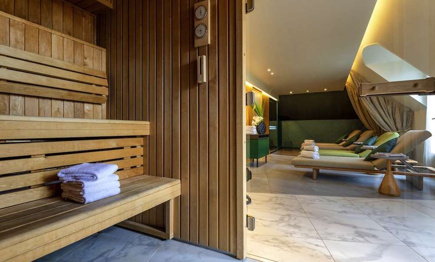 Image 9: ✈ FRANCE | Versailles - Le Louis Versailles Château Hotel - MGaller...