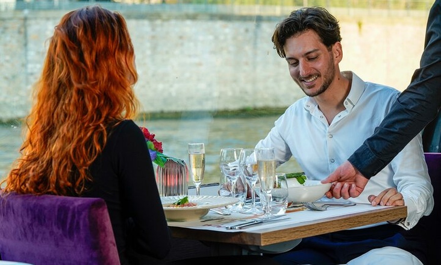 Image 1: Déjeuner-croisière sur la Seine avec repas gastronomique de 3 plats