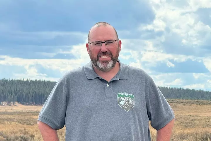 Yellowstone PRIVATE Winter SAFARI and Wolf Watching