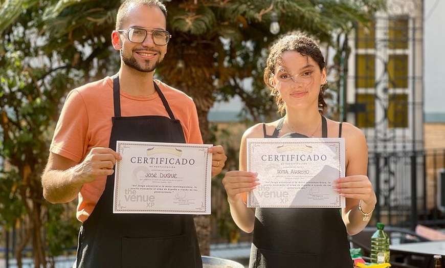 Image 8: Vive la Experiencia Valenciana Cocinando Tu Propia Paella