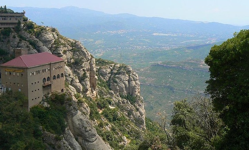 Image 18: Recorrido por Barcelona y Montserrat con entrada Evite las colas al...