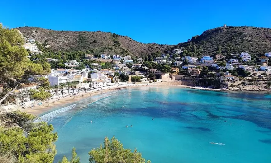 Image 3: Excursión de día completo Altea, Moraira, Javea. Paseo en barco y c...