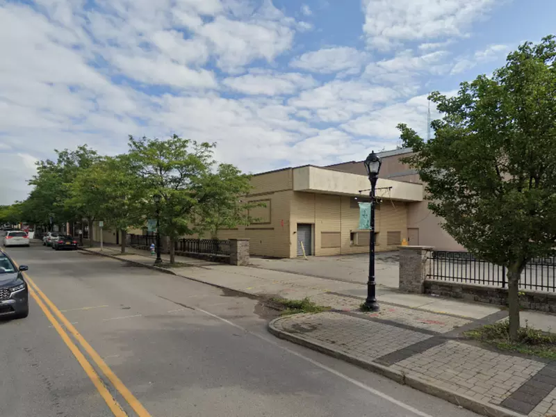 Parking at 310 Niagara St. Lot - P8031