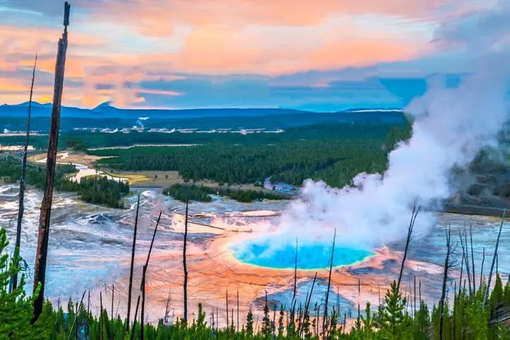 Small Group In-Depth Yellowstone&Grand Teton 5-Day w/2NightCabins