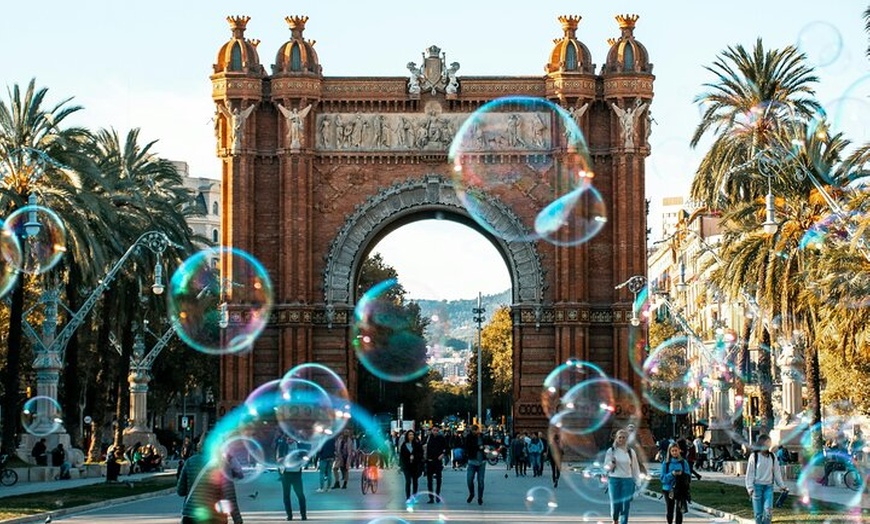 Image 4: Sesión de fotos de Timeless Elegance en Arc de Triomf
