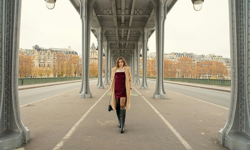 Image 1: Séance photo à Bir-Hakeim Vue: Perspectives parisiennes emblématiques