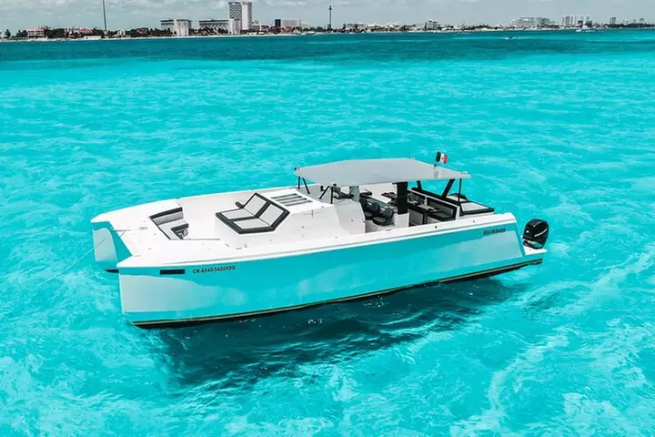 Private Atomic Catamaran Tour to Isla Mujeres