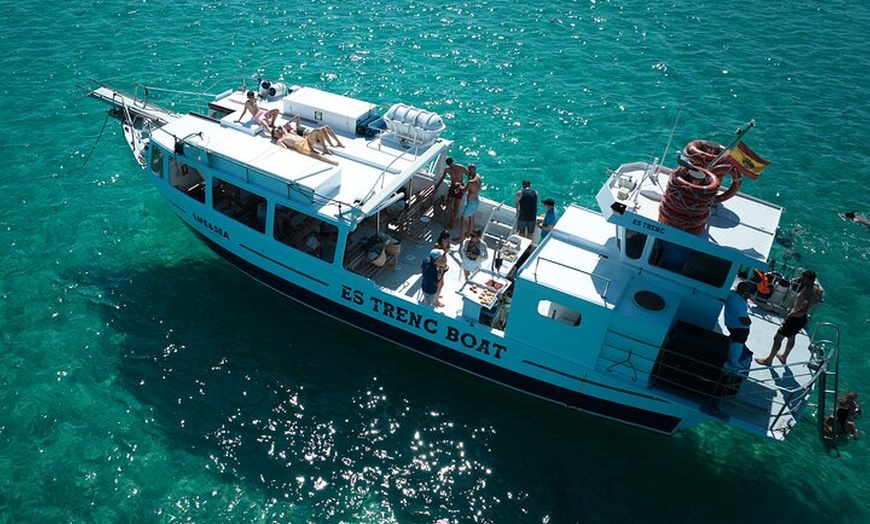 Image 3: Paseo en Barco con BBQ por la Playa de Es Trenc