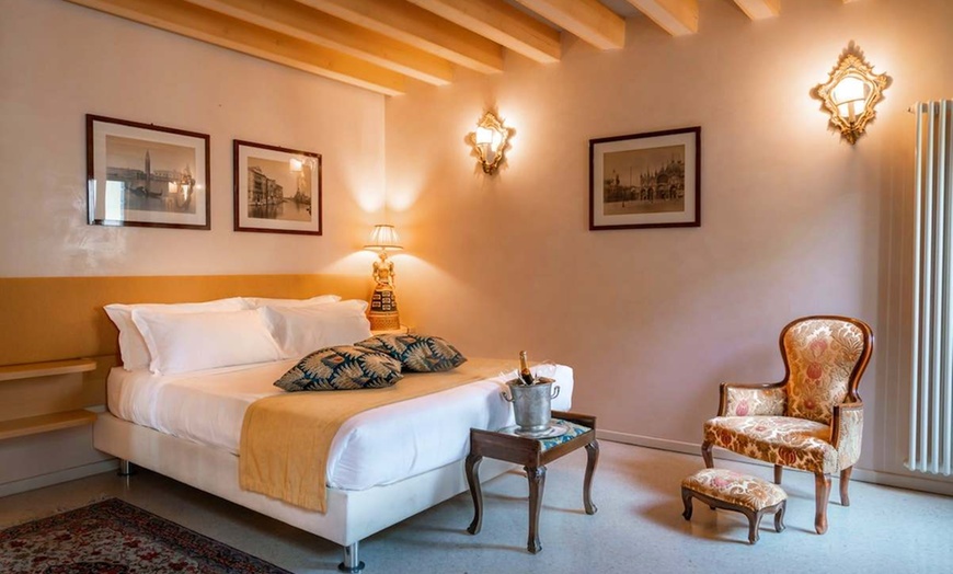 Image 1: ✈ ITALIE | Venise - Palazzo San Luca 3*, 2 nuit - City break