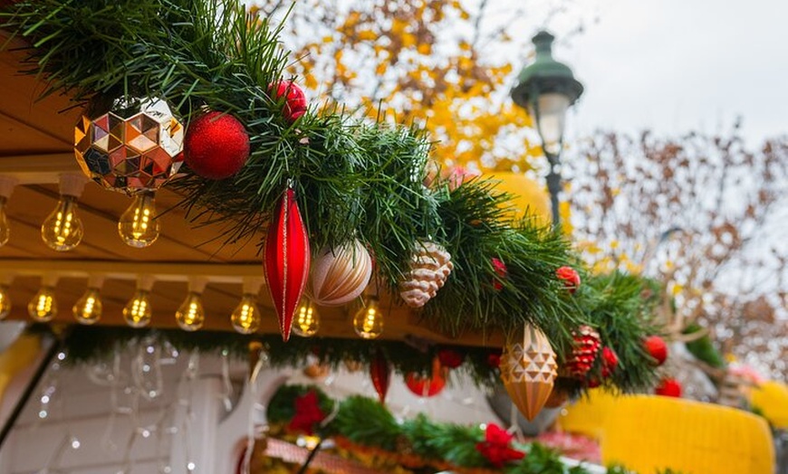 Image 8: Visite en famille des illuminations et marchés de Noël de Paris