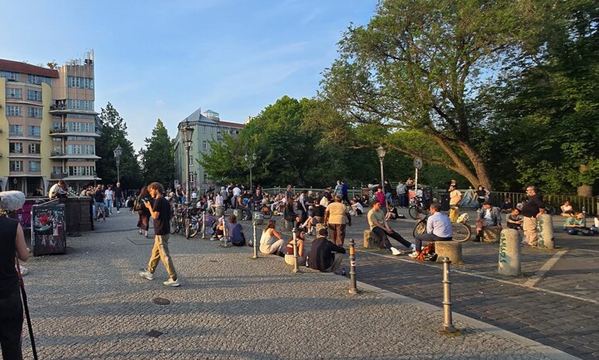 Image 34: Berlin VIP TOUR - Private Bus Tour inklusive Chauffeur und Guide