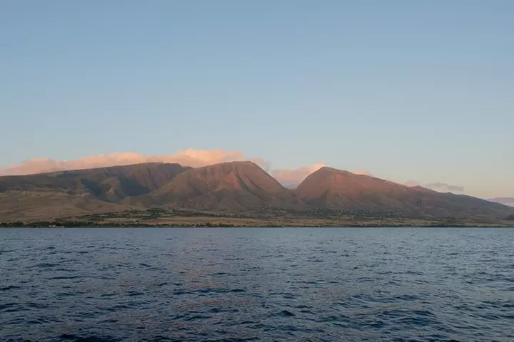 From Ma'alaea Harbor: Sunset Dinner Cruise Aboard the Quicksilver