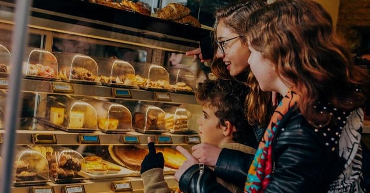 Ruta gastronómica de tapas con seis catas y guía privado en Barcelona