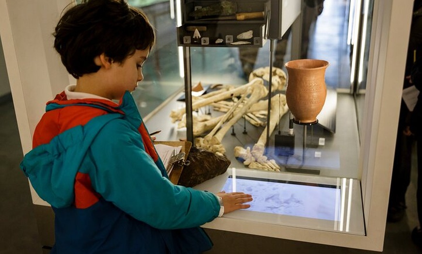 Image 4: Windsor, Stonehenge and Bath Day Trip from London Spanish