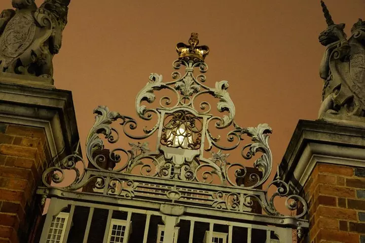Colonial Ghosts Boos and Brews Haunted Pub Crawl