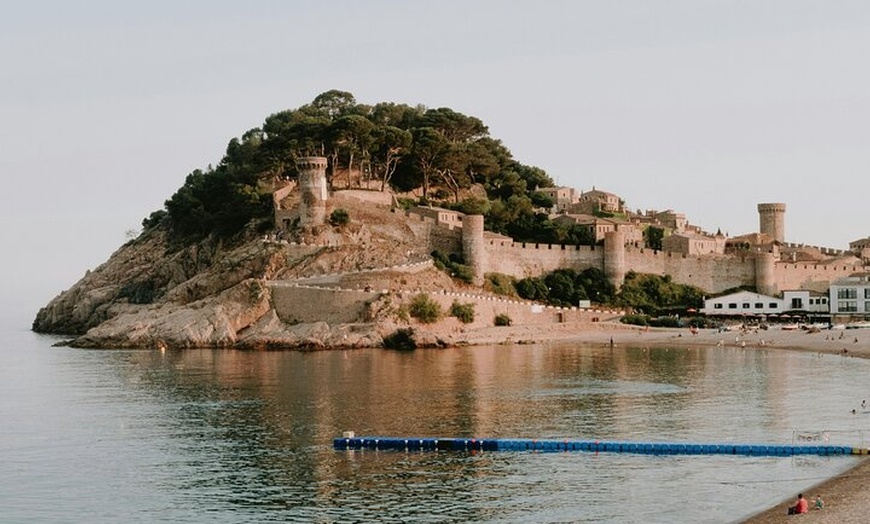 Image 3: Tossa de Mar, la joya de la Costa Brava : Tour en grupo reducido