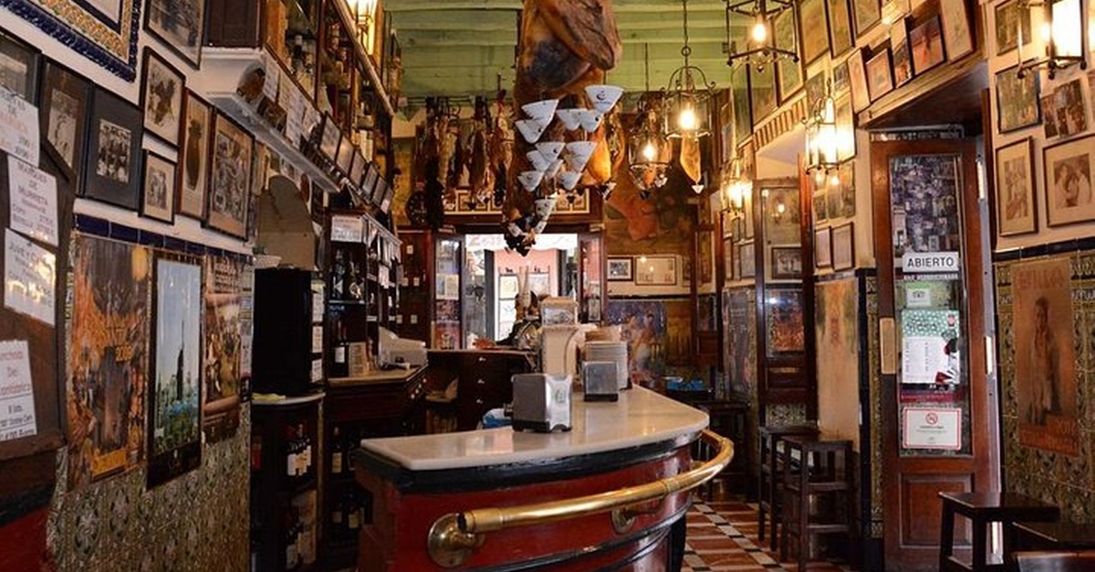 Ruta de tapas con guía gastronómica en Sevilla