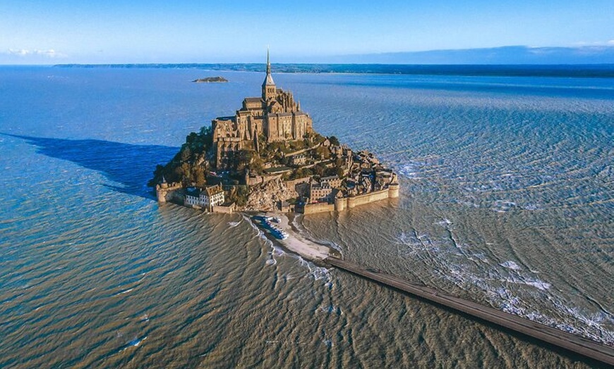 Image 2: Excursion d'une journée au Mont Saint Michel au départ de Paris ave...