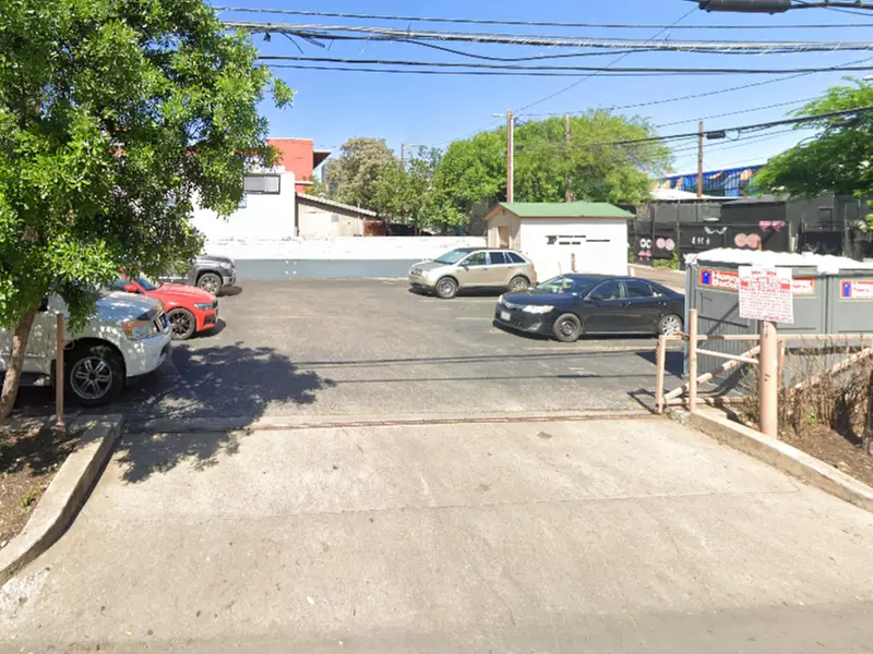 Parking at 600 Sabine St. Lot