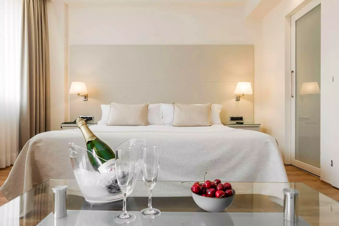 ✈ SPANIEN | Barcelona - Mariano Cubi Aparthotel Barcelona 4*, 2 Näc...