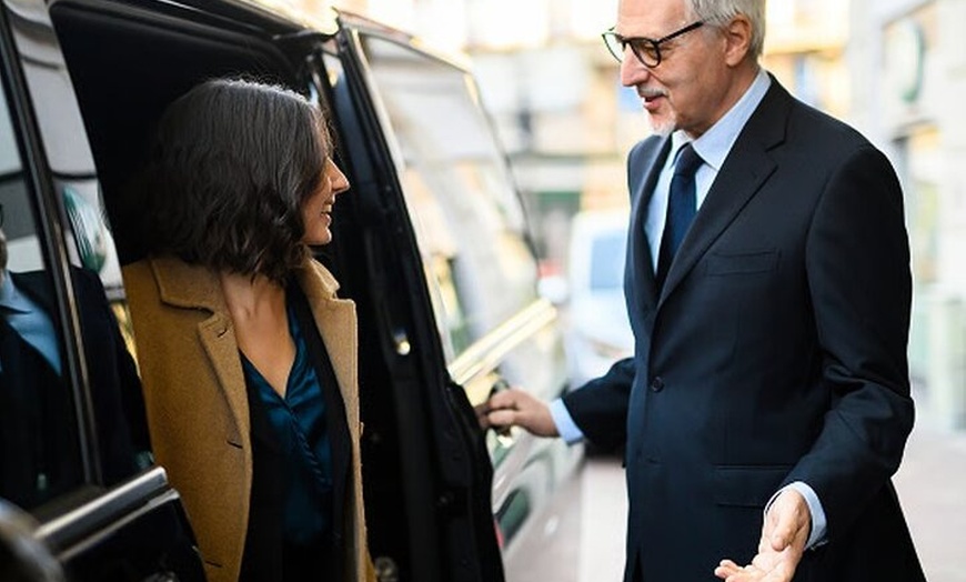 Image 3: Heathrow to Your London Hotel Private Transfer