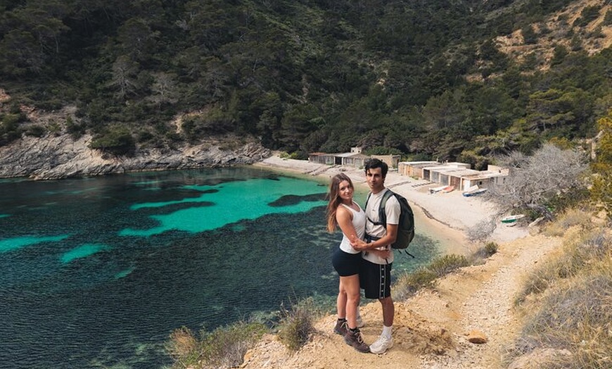 Image 6: Es Vedrà Aventura de senderismo con impresionantes vistas