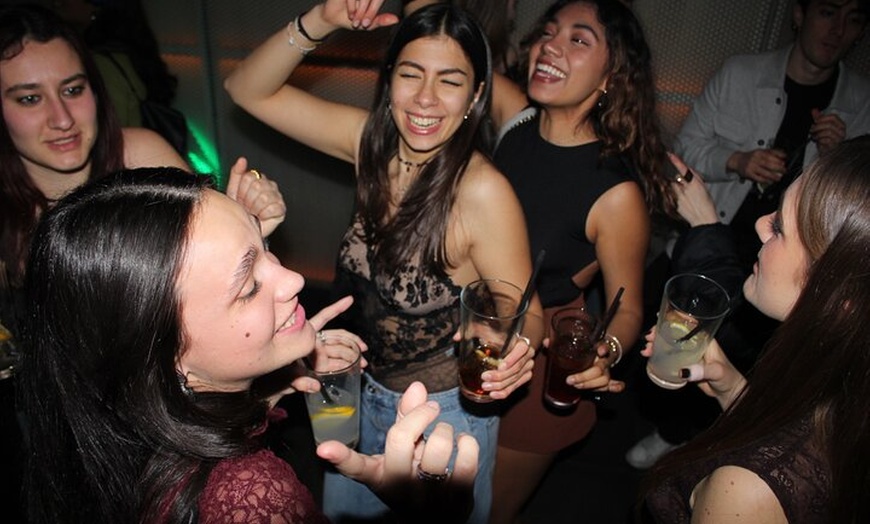 Image 12: Pubcrawl de Halloween en Madrid – Barra libre, chupitos y entrada V...